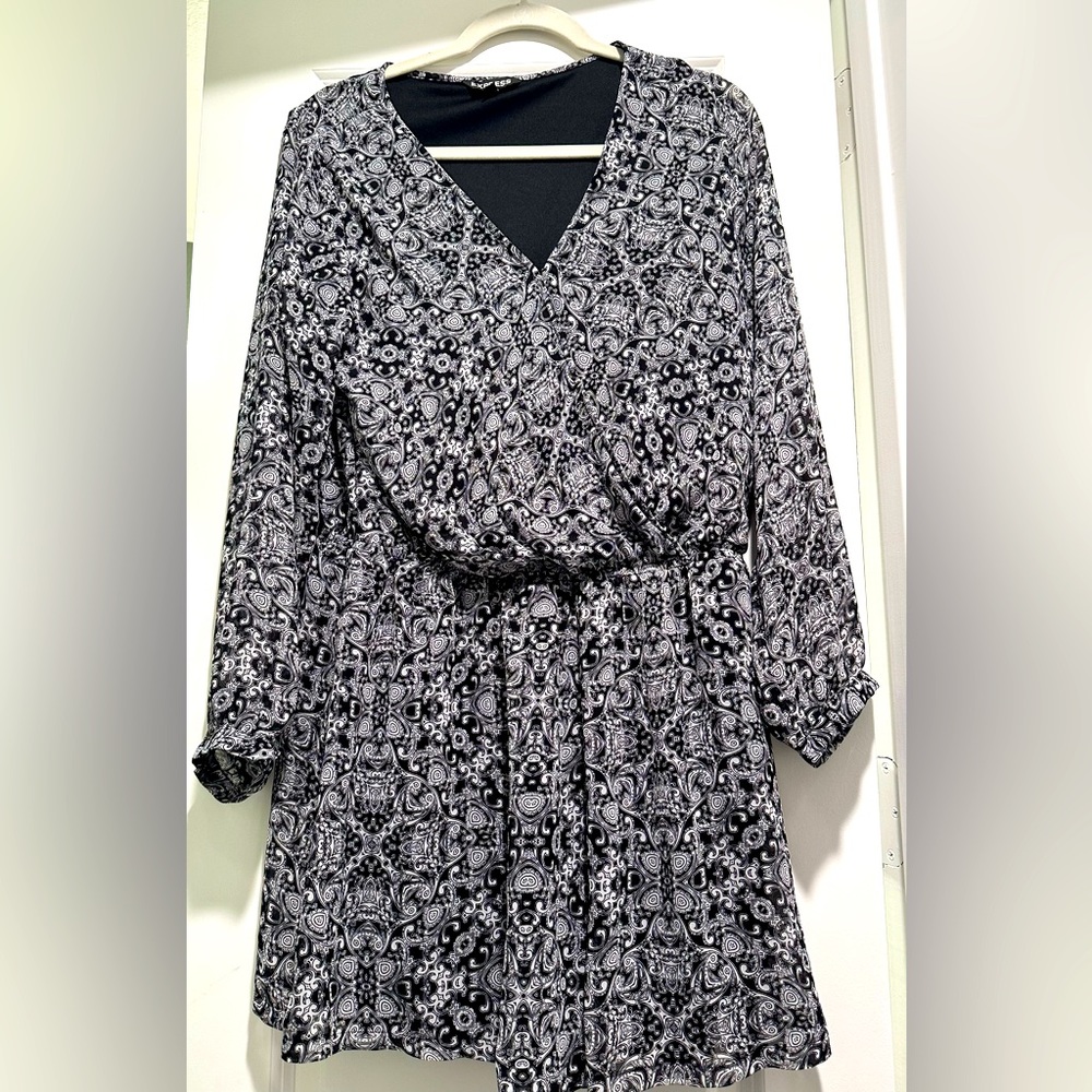 Express Black/White Paisley Shorts Romper sz L